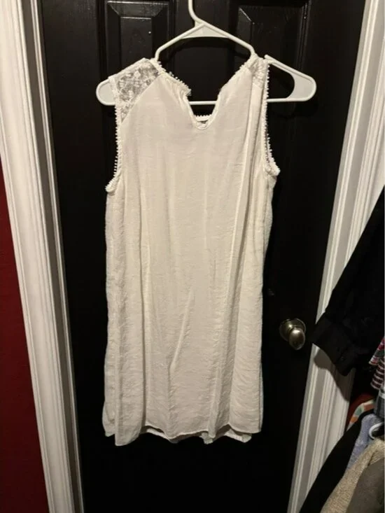 Sleeveless White Embroidered Mini Dress - Picture 3 of 3